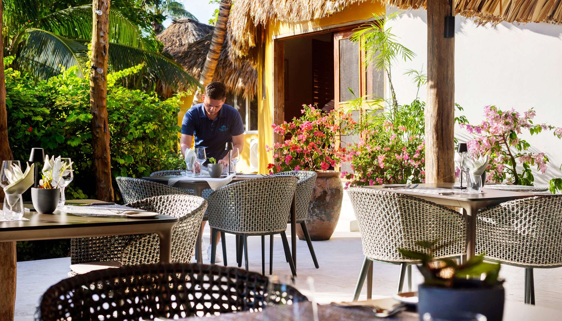 Mambo Restaurant at Mambo Beach Resort